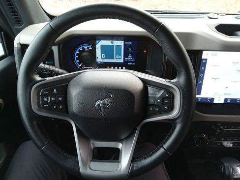 Used 2022 Ford Bronco Wildtrak image 12