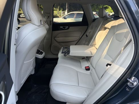 Certified 2023 Volvo XC60 B5 Ultimate w/ Protection Package Premier FWD image 33