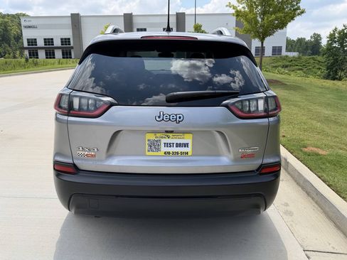 Used 2019 Jeep Cherokee Latitude Plus AWD/4WD image 6