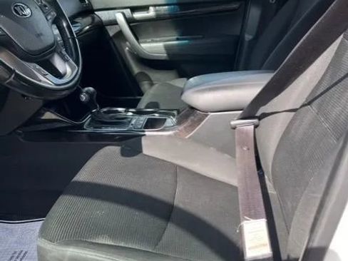 Used 2014 Kia Sorento LX w/ LX V6 Convenience Package image 12