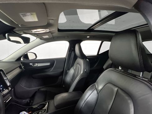 Used 2023 Volvo XC40 B4 Plus w/ Driver Assist Package image 21