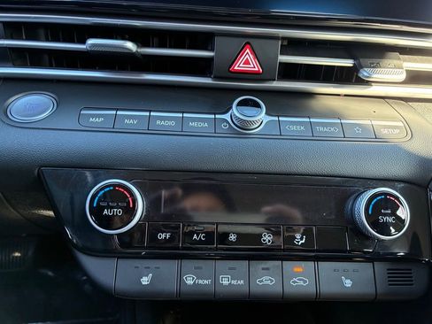 Used 2023 Hyundai Elantra SEL w/ Convenience Package image 26