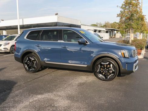 Used 2025 Kia Telluride S image 12