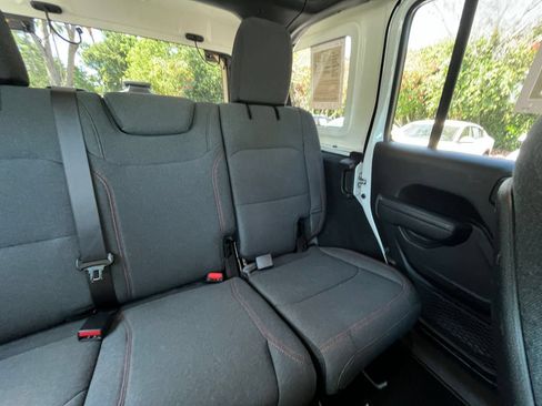 Used 2025 Jeep Wrangler Unlimited Rubicon AWD/4WD image 36