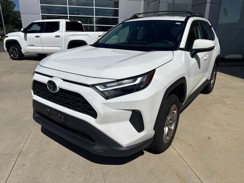 Used 2024 Toyota RAV4 XLE AWD/4WD image 3