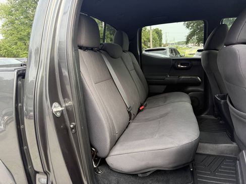 Used 2018 Toyota Tacoma TRD Sport AWD/4WD image 16