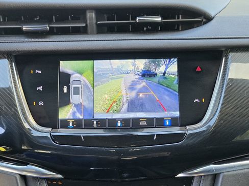 Used 2023 Cadillac XT6 Sport w/ Technology Package AWD/4WD image 23