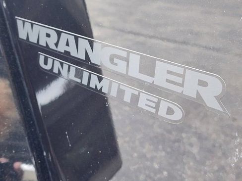 Used 2015 Jeep Wrangler Unlimited Sahara AWD/4WD image 32
