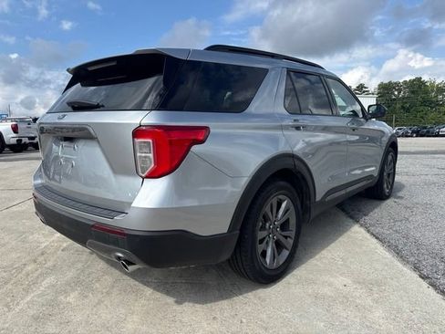 Used 2022 Ford Explorer XLT w/ Equipment Group 202A RWD image 5