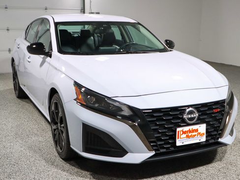 Used 2024 Nissan Altima 2.5 SR image 5