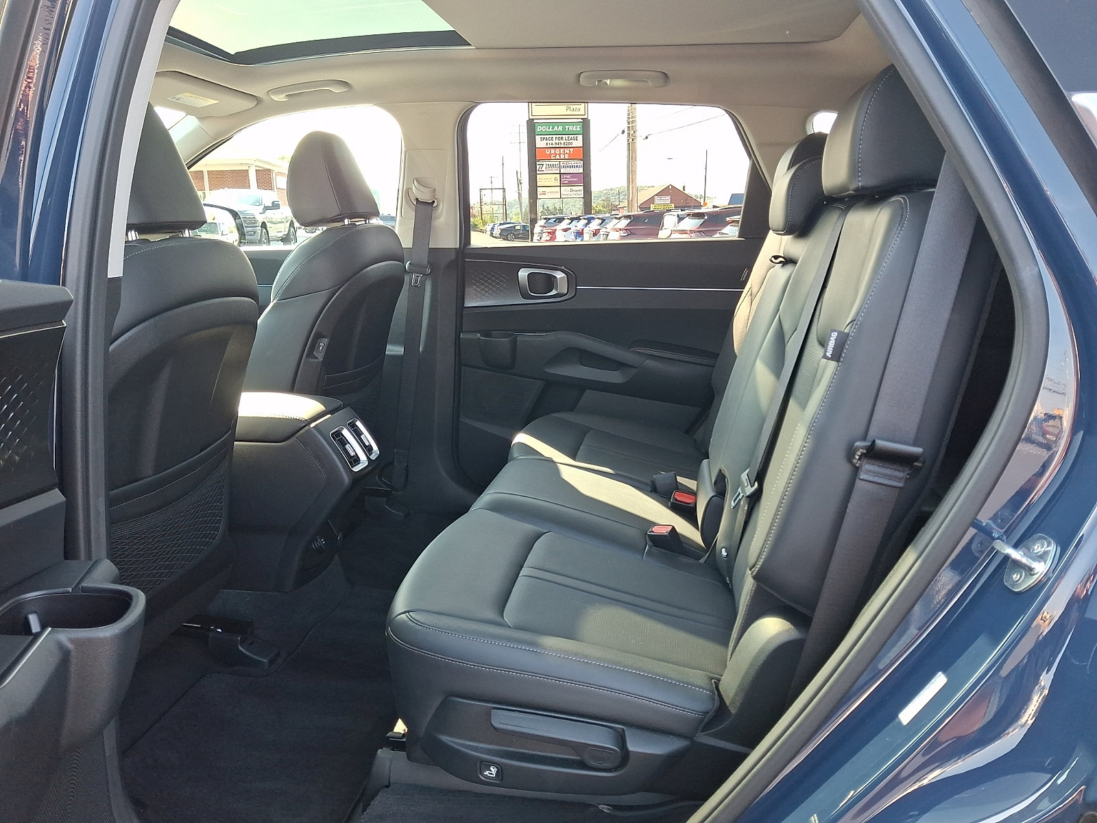 Used 2024 Kia Sorento S w/ Panoramic Sunroof Package FWD image 10