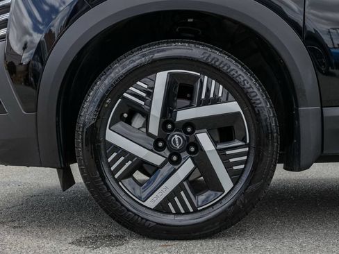 Used 2025 Nissan Kicks SV FWD image 11
