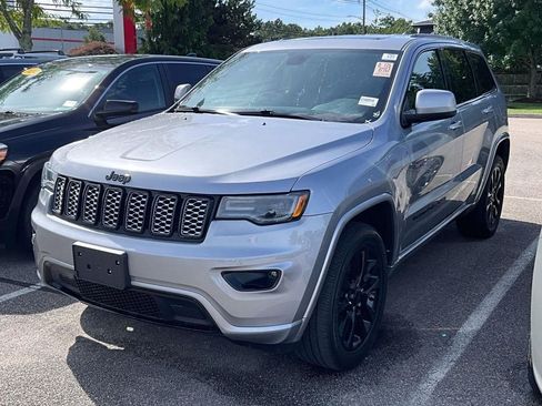 Used 2021 Jeep Grand Cherokee Laredo X AWD/4WD image 3