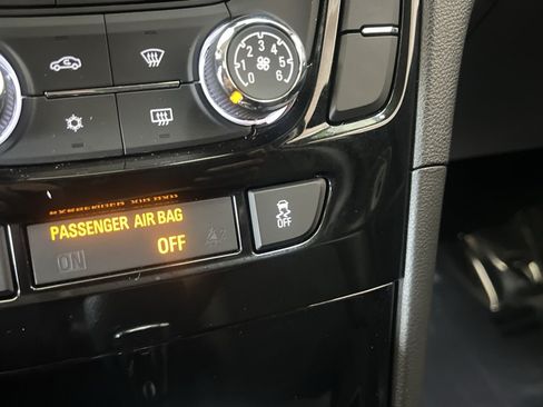 Used 2020 Buick Encore Preferred AWD/4WD image 31