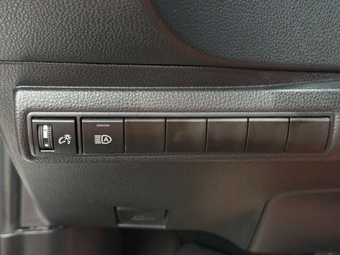 Used 2025 Toyota Corolla LE image 22