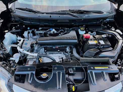Used 2020 Nissan Rogue SV image 29