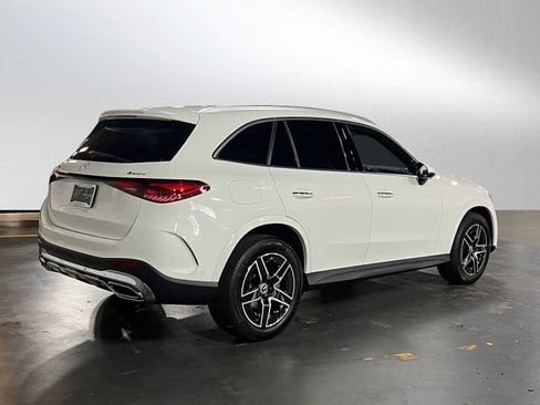 Used 2025 Mercedes-Benz GLC 300 4MATIC image 3