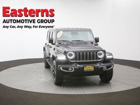 Used 2025 Jeep Wrangler Unlimited Sahara AWD/4WD image 47
