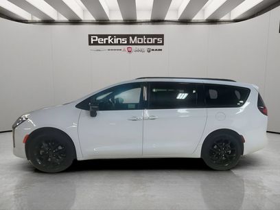 New 2027 Chrysler Pacifica Limited