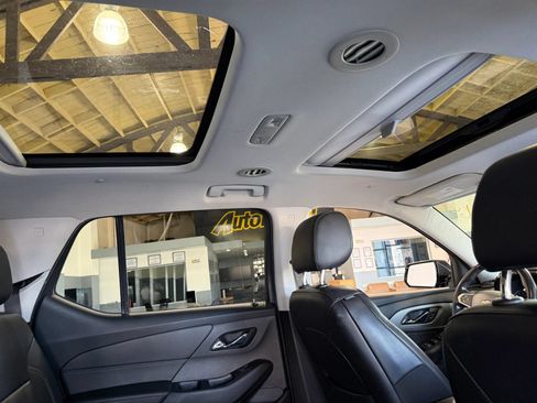 Used 2018 Chevrolet Traverse LT FWD image 15