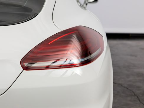 Used 2015 Porsche Panamera GTS AWD/4WD image 19