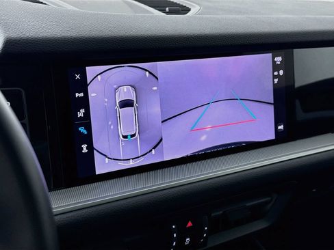 Certified 2024 Porsche Cayenne AWD/4WD image 19