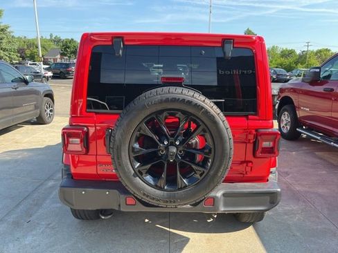 Certified 2025 Jeep Wrangler Unlimited Sahara AWD/4WD image 5