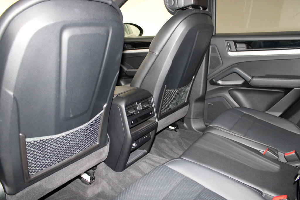 Used 2024 Porsche Cayenne AWD/4WD image 24