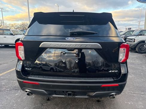 Used 2023 Ford Explorer XLT w/ Equipment Group 202A image 8