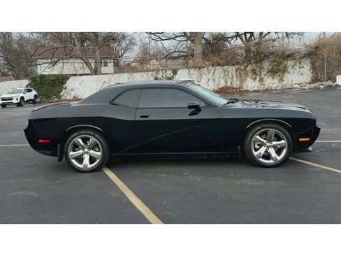 Used 2014 Dodge Challenger R/T image 9