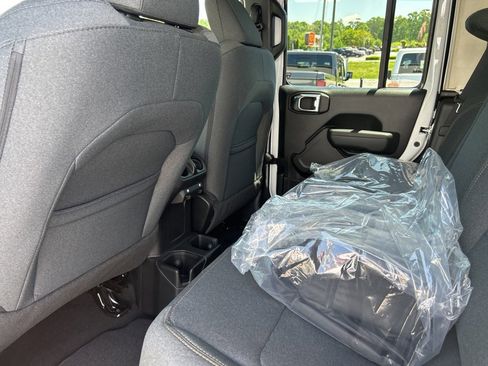 New 2025 Jeep Gladiator Sport image 28