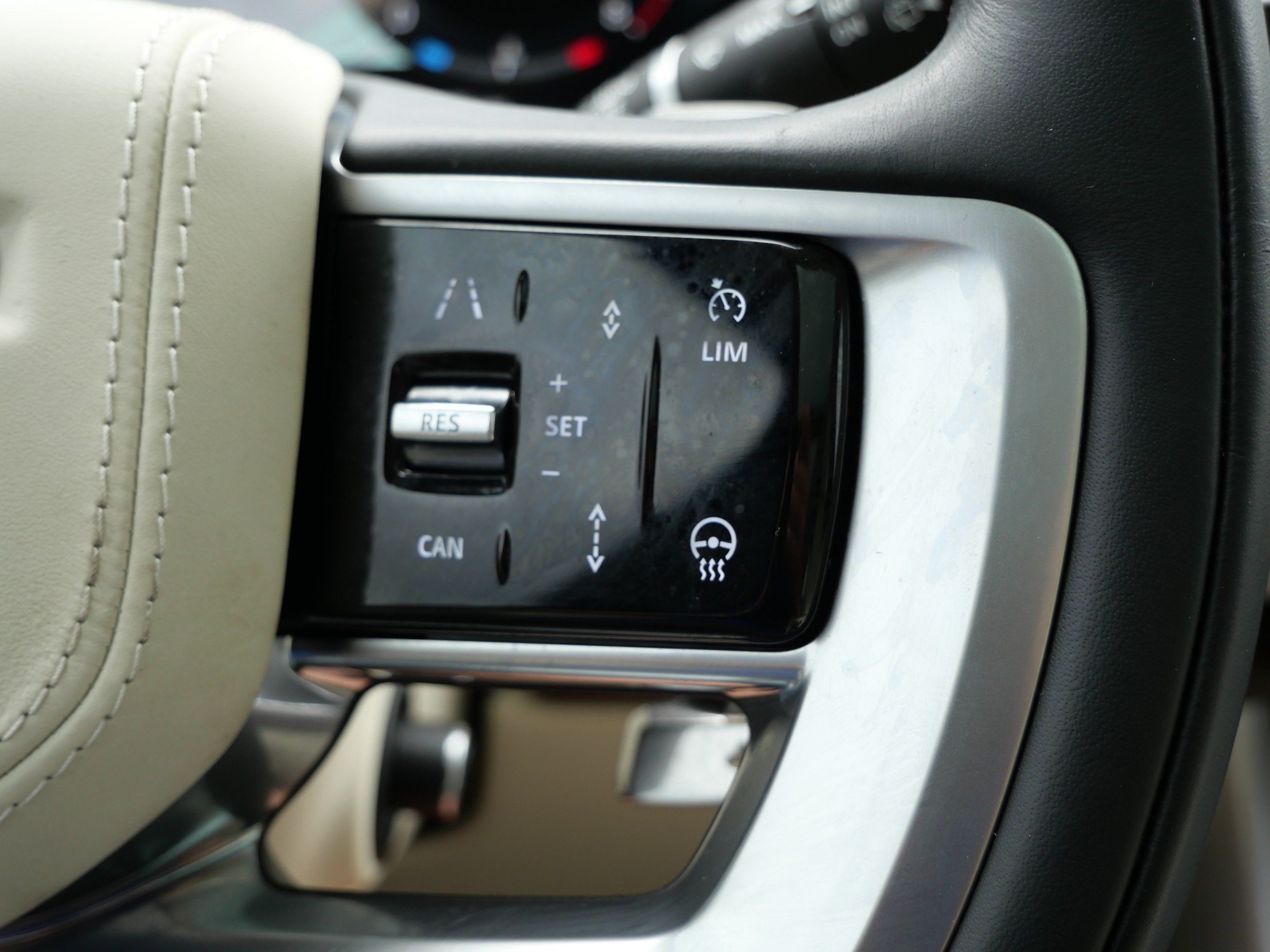 Certified 2025 Land Rover Range Rover SE AWD/4WD image 24