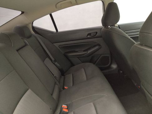 Used 2024 Nissan Altima 2.5 SV FWD image 19