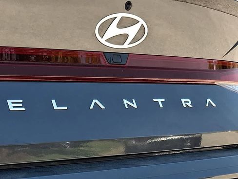 Used 2025 Hyundai Elantra Sport image 30