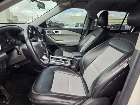 Used 2022 Ford Explorer XLT w/ Equipment Group 202A RWD image 26