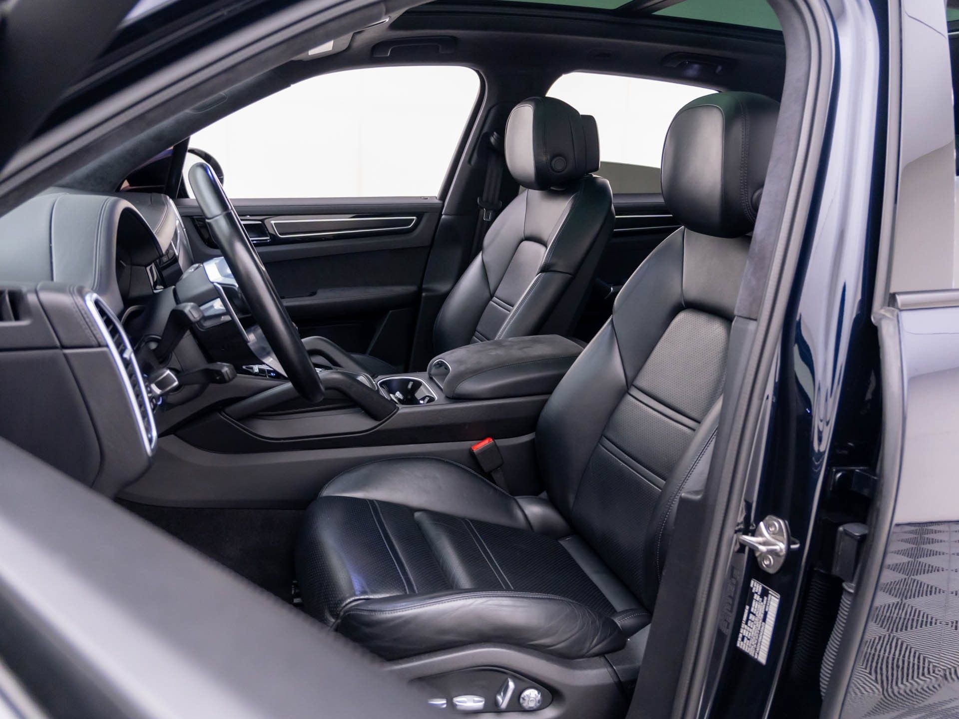 Certified 2021 Porsche Cayenne GTS AWD/4WD image 5