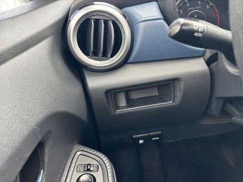 Used 2025 Nissan Versa SV w/ Trunk Package image 32