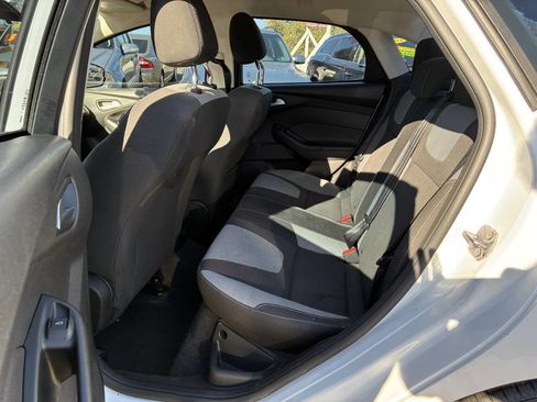 Used 2012 Ford Focus SE image 4