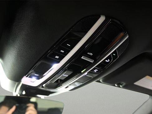 Used 2019 Porsche Cayenne S w/ Premium Package AWD/4WD image 30