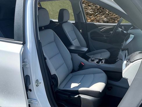 Used 2023 GMC Terrain SLE w/ Driver Convenience Package image 7