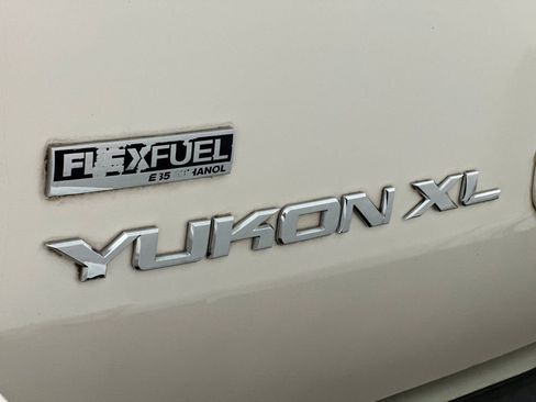 Used 2011 GMC Yukon XL Denali image 27