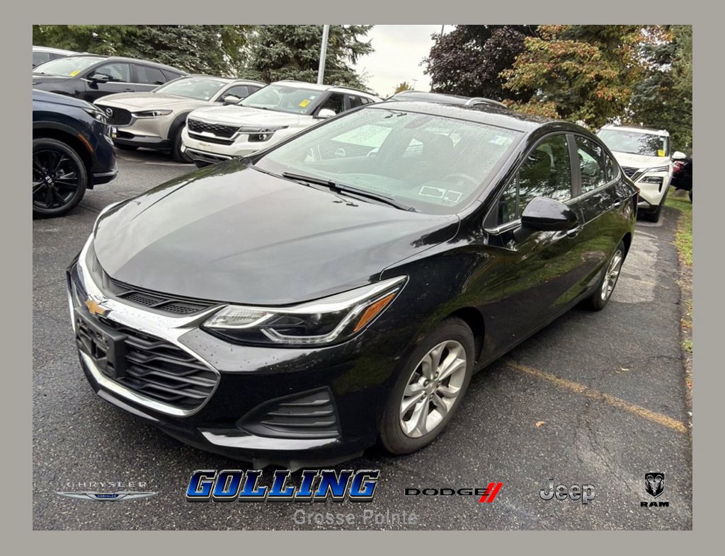 Used 2019 Chevrolet Cruze LT w/ Convenience Package FWD image 1