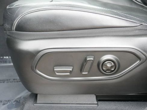 Used 2023 Jeep Grand Cherokee L Overland image 16