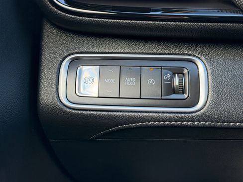 Used 2025 Buick Enclave Preferred w/ Power Package image 17