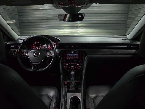 Used 2020 Volkswagen Passat 2.0T R-Line image 11