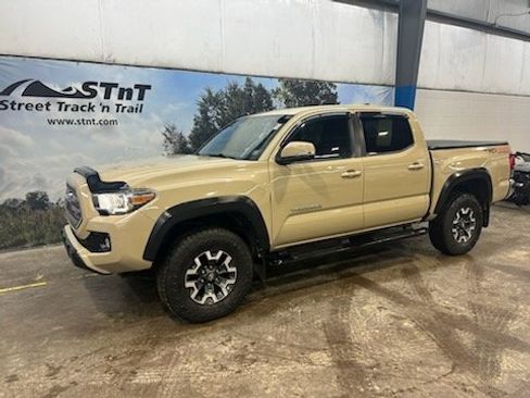 Used 2016 Toyota Tacoma TRD Off-Road w/ Towing Package image 4