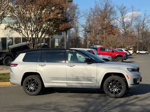 New 2025 Jeep Grand Cherokee L Summit image 5