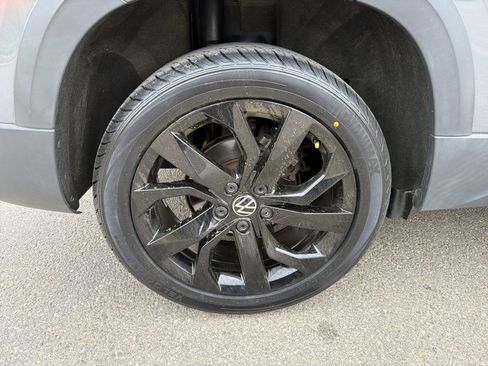 Used 2022 Volkswagen Taos SE w/ Panoramic Sunroof Package image 17