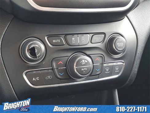Used 2019 Jeep Cherokee Trailhawk w/ Comfort/Convenience Group image 25