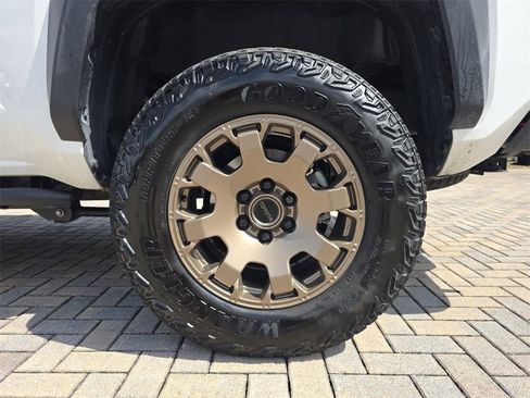 Used 2025 Toyota Tacoma Trailhunter image 19